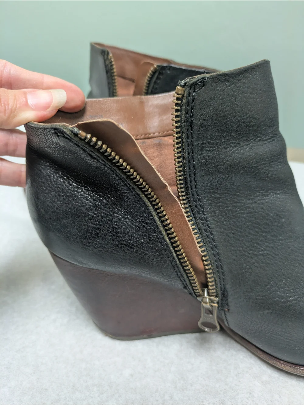 Kork-Ease Natalya Black Leather Ankle Booties w/Side Zip Sz:8.5 Boho Chunky Heel